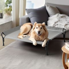 ヴィーホー 冷却式高架犬用ベッド 大型犬用犬用ベッド ガードレールと傾斜ヘッドレスト付きの犬用ベッド 耐久性と通気性に優れたテスリンメッシュ 屋内と屋外の犬用ソファベッド 大型 ブラックシルバー