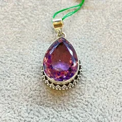 ペンダントトップ アメジスト 天然石 大粒 しずく型 シルバー925 紫水晶 宝石質 カットストーン 高品質 ジュエリー クラシックデザイン 華やか ユニセックス メンズアクセサリー レディースアクセサリー 一点物 エレガント 光の反射 誕生石