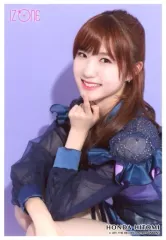 【中古】生写真(女性) IZ*ONE/本田仁美/座り・背景紫/IZ*ONE 1st シングル 「好きと言わせたい」リリース記念 ランダム生写真Ver.1