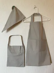 新品エプロン三角巾収納袋3点セットライトグレー防水加工マジックテープ式名前タグ付き