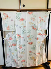 着物 小紋 正絹 / 白色系 ホワイト系 / 草花文 身丈約155cm 裄丈約64.5cm 袖幅約48cm 後幅28.5cm 前幅23cm TCS着物 W44