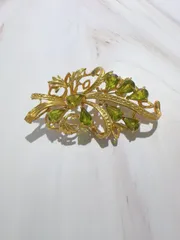 花卉モチーフ　ヨーロッパ宮廷風ブローチ　金色