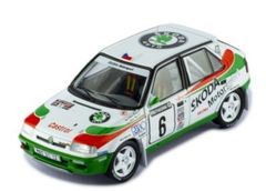 1/18 ルノー クリオ スポーツ v6 - メルカリ