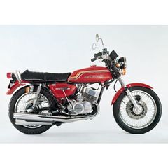 絵画風 壁紙ポスター (はがせるシール式) カワサキ 500-SS H1 マッハ3 赤 1972年 伝説のバイク キャラクロ K5SS-017A2 (A2版 594mm×420mm) ＜日本製＞ ウォールステッカー お風呂ポスター