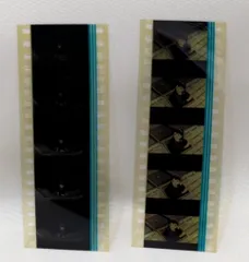 スタジオジブリ 35mm映画フィルム6コマ 宮崎駿 キキ 屋根裏ベッド/シータ 屋根顔出し 二枚セット セット