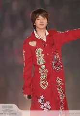 【中古】生写真(ジャニーズ) 関ジャニ∞/大倉忠義/ライブフォト・膝上・衣装赤・右手マイク・左手横・背景観客/Johnny’s web/2007-2008COUNTDOEN CONCERT/公式生写真/公式生写真