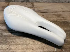新品未使用ISM PN 1.1 サドル 40シリーズ ホワイト ISM PN 1.1 サドル 40 PN 1.1 | ISM Seat
