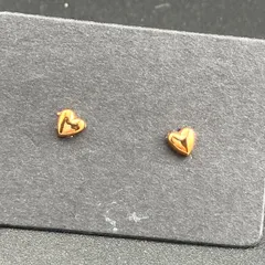 【新品】樹脂ピアス 両耳セット 金属アレルギー対応 樹脂キャッチ付◆ゴールド  小さめ  ハート 極小  可愛い  チャーム◆ワンポイント スタッドピアス◆ 樹脂ポスト 軽量 シンプル デザイン