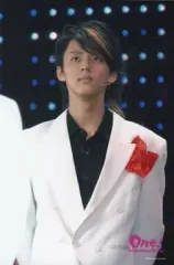 【中古】生写真(ジャニーズ) Kis-My-Ft2/藤ヶ谷太輔/上半身・ジャケット白・シャツ黒・目線上・2Lサイズ/One!ーthe history of Tackeyー