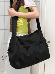 バッグ レディース ショルダーバッグ 大容量クロスボディバッグ ペンダント付き ユニセックス 多ポケット 巾着式 防水ナイロン素材ショルダーバッグ