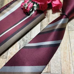 ネクタイ　ポケットチーフ　2点セット　結婚式　パーティー　イベント　卒業式　入学式　入社式　ダンスパーティー　バーテンダー　スーツ　ワイシャツ　格安　小物　ストライプ柄　ワインレッド色　シルバー色　ホワイト色　クリーム色　ベージュ色　ブラック色　メンズネクタイ