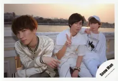 【中古】生写真(ジャニーズ) Snow Man/渡辺翔太・阿部亮平・佐久間大介/横型・膝上/Snow Man 海外(タイ)オフショット/公式生写真