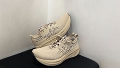 新品 アシックス GEL-NIMBUS 26 ラウンドトゥ 快適な衝撃吸収 耐摩耗性サポート ロートップ ランニングシューズ メンズ フェザーグレー