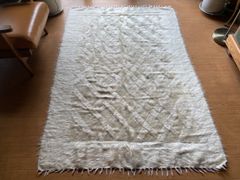 とても暖かいアンゴラ山羊100%モヘアで織られたトルコの遊牧民の毛布シイルトのバッタニイェ127×187大きめサイズ　織が密の1ランク上のシイルトは如何ですか？角度により素敵なシャンパンゴールドふわふわ