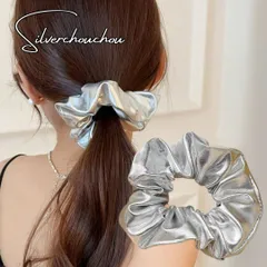 シルバー シュシュ ヘアゴム メタリック 光沢 ヘアアクセサリー 大人可愛い 上品 おしゃれ 髪留め まとめ髪 ポニーテール ヘアアレンジ 結婚式 パーティー 普段使い シンプル