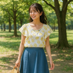 【顔まわり華やぐ楽ちんきれい見え✨】メイプリティ＊花柄ビジューブラウス＊Mサイズ＊新品未使用タグ付き🌼