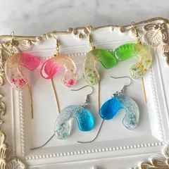 ✴︎カラーガラス風レジン×チェーン ピアス　かすみ草　ゴールド　シルバー✴︎