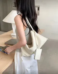 ショルダーバッグミニポーチ付き　ホワイト