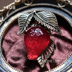 アンティーク調苺のブローチ　イチゴ レトロ ヴィンテージ調 かわいい 大人 新品