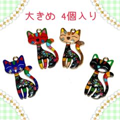 8227◾️チャーム◾️ カラフルな猫◾️ヨーロピアンシリーズ◾️４個入り◾️花柄　ねこ　ネコ　パーツ　工作　ハンドメイド　材料　手作り　ビーズ　カンつき　ミニチュア　装飾 合金　エナメル　じゃらじゃら材料