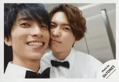 【中古】生写真(ジャニーズ) SixTONES/田中樹・松村北斗/横型・バストアップ・衣装白・田中笑顔・松村口閉じ/「ジャニーズJr.8・8祭り～東京ドームから始まる～」セルフィー/公式生写真