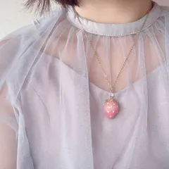 アイシーピンクの大粒イチゴのネックレス～苺 いちご 果物  大きめ 大ぶり 桃色