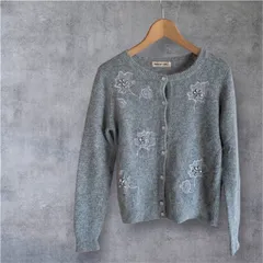 Apuweirer-riche  　カーディガン　 アンゴラ混   フラワー　ビジュー　 キラキラボタン　 グレー　サイズ２　小さめ　アプワイザーリッシュ