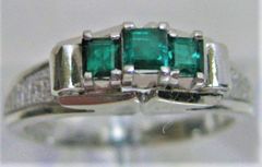 Pt900 プラチナ リング 指輪 エメラルド 0.37ct　b