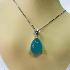 澄んだ水色！ブルーカルセドニー１１，７２ＣＴ☆ｋ１８ＷＧ製ペンダントネックレス★