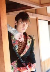 [중고]생사진(남성) BOYS AND MEN/와카나 타이키/상반신·의상 블랙·레드·오른손 올려/영화[사무라이·록]생 사진