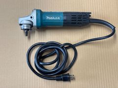 マキタ　ディスクグラインダ  100mm GA4031　本体のみ　中古品　動作確認済み　インボイス対応領収書OK　平日のみ発送
