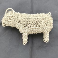 ☆新品・未使用☆ヘニッシュ工房 花飾りのウシ 木製 ドイツ ザイフェン 