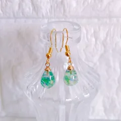 No.298　レジン　真珠型　ホロ　グリーン　ゆらゆら　ピアス　イヤリング