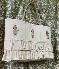 オリジナル　女の子の刺繍アップリケとフリルのトートバッグ　レッスンバッグ