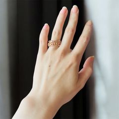 揺らめく編み目＊透かしとビジューのゴールドリング