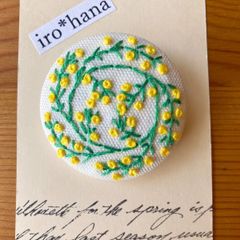 くるみボタン刺繍ブローチ (桜サク＊) ハンドメイド - メルカリ