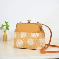 小花柄帆布がま口バッグキャメル/がま口ショルダーバッグ/布バッグ/軽量/帆布バッグ/がま口/肩掛け/ショルダーバッグ/鞄