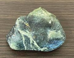 超特価5,500円！「クリーン蛇紋岩」の透過度の美しい原石！（阿波翡翠研究所）