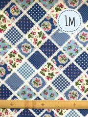 布地 「パッチワーク風のいちご柄」幅約110ｃｍx1m コットンプリント  (青)  綿100％　平成レトロ　ハンドメイド　手作り　生地  いちご　苺