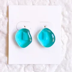 【再販】No.356　レジン　宝石型　左右非対称　スカイブルー　ピアス　イヤリング