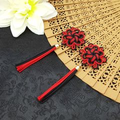 【受注制作】八重菊結びのロングタッセルピアス・イヤリング（赤・レッド×黒・ブラック） 和風 中華風 チャイナ 中国結び 飾り結び 組紐