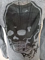 ♡パンク系／ゴスロリ系／ゴス系／渋谷109系♡【MAISON GILFY／メゾンギルフィ―】バック シースルー スカルプリント 英字ロゴ 腕口安全ピン仕様 胸ポケットスタッズ グレーグラデーション 三角折 トレーナー　 297.