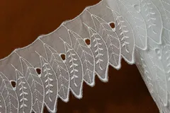 日本製刺繍レースお襟に幅7.2cm葉柄羽根柄オーガンジー 3m [602　白]