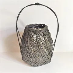 竹清　竹製花器 竹工芸 竹かご 在銘あり「竹清」 Amazon.co.jp: 渡辺竹清 竹細工 花籠 花入れ竹筒付 花器 レトロ