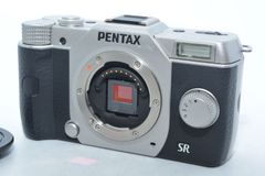 【極上品】 PENTAX ミラーレス一眼 Q10 ボディ シルバー　＃8420