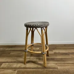 オーストリア　アンティーク　アームチェアー　籐　佇まいの美しい椅子 オーストリア アンティーク アームチェアー 籐 佇まいの美しい椅子