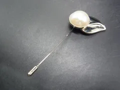 Salvatore Ferragamo フェラガモ フェイクパール ピンブローチ ピンバッジ アクセサリー レディース シルバー系 DG7316