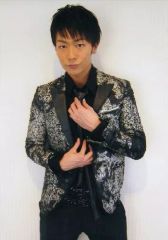 [중고]생 사진(남성) BOYS AND MEN/다나카 슌스케/무릎 위·의상 블랙. 재킷·양손 넥타이/[콘서트 투어[BOYS AND MEN 2014 겨울 페스티벌]] 회장 한정 크리스마스 의상 사진