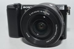 250340★ほぼ新品★SONY ミラーレス一眼 α5000 パワーズームレンズキット ブラック / E PZ 16-50/3.5-5.6 OSS ILCE-5000L-B