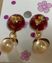 ワインレッド×パールのイヤリング